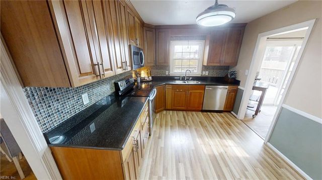 461 Harcourt PL, Newport News, VA 23602