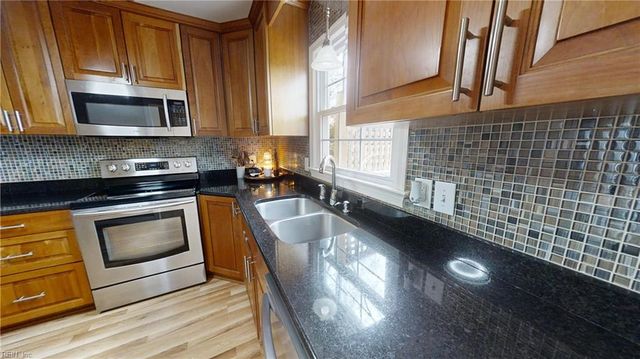 461 Harcourt PL, Newport News, VA 23602