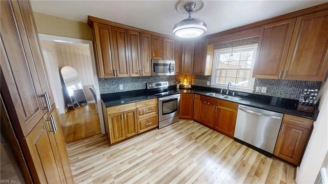 461 Harcourt PL, Newport News, VA 23602