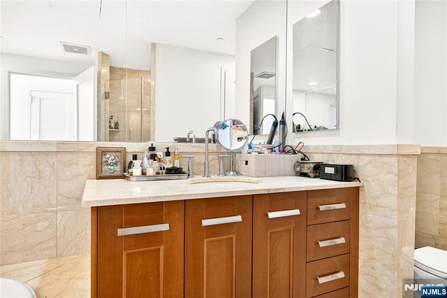 8100 River Road 801, North Bergen, NJ 07047