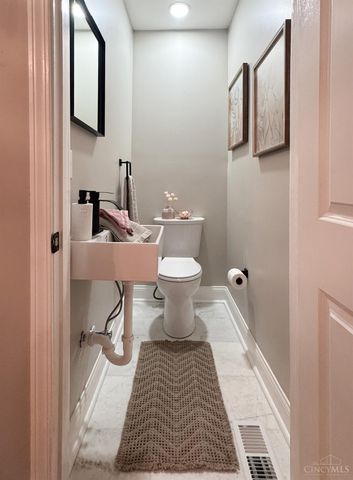 3206 Gilbert Avenue, Cincinnati, OH 45207