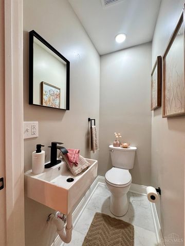 3206 Gilbert Avenue, Cincinnati, OH 45207