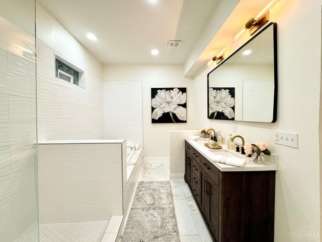 3206 Gilbert Avenue, Cincinnati, OH 45207