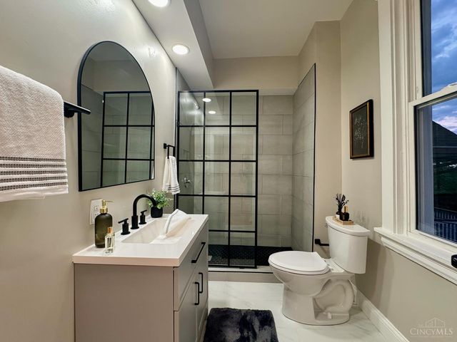 3206 Gilbert Avenue, Cincinnati, OH 45207