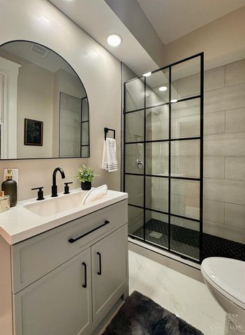 3206 Gilbert Avenue, Cincinnati, OH 45207