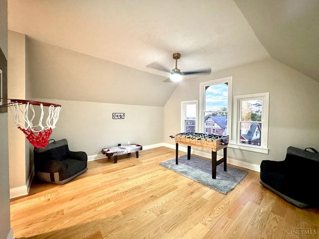 3206 Gilbert Avenue, Cincinnati, OH 45207