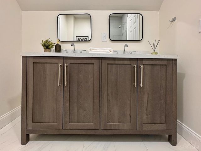 3206 Gilbert Avenue, Cincinnati, OH 45207