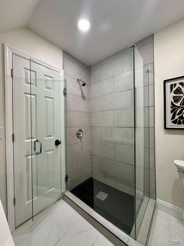 3206 Gilbert Avenue, Cincinnati, OH 45207