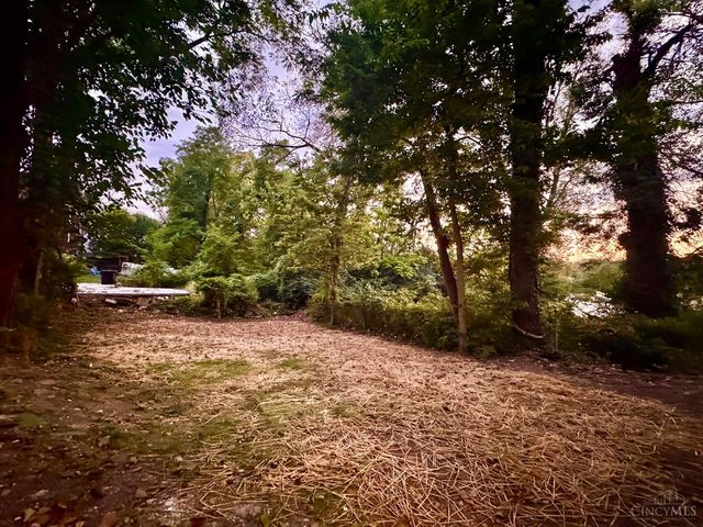 3206 Gilbert Avenue, Cincinnati, OH 45207