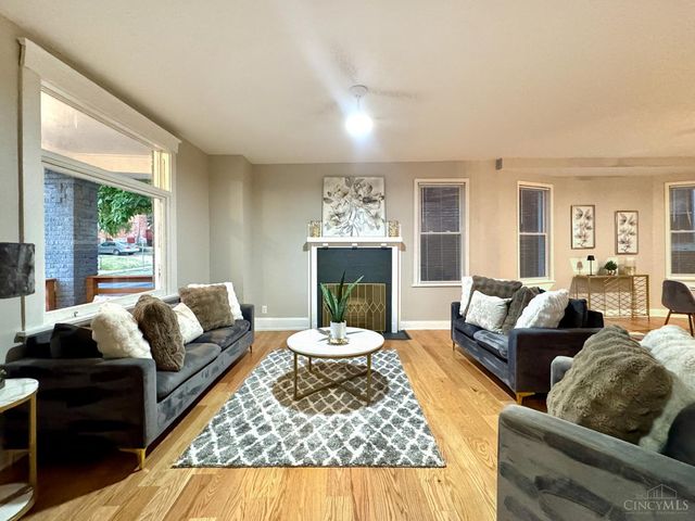 3206 Gilbert Avenue, Cincinnati, OH 45207