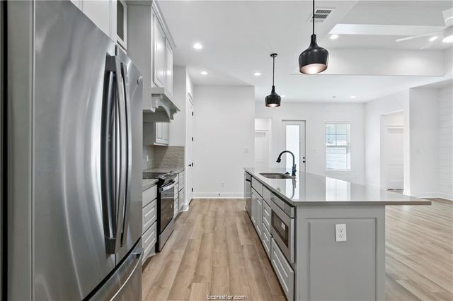 5036 Mooney Falls Drive, Bryan, TX 77802