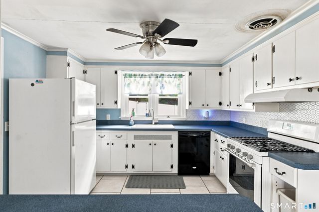 15 Liberty Street, Manchester, CT 06040