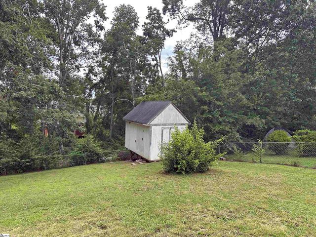 524 Country Gardens Drive, Fountain Inn, SC 29644