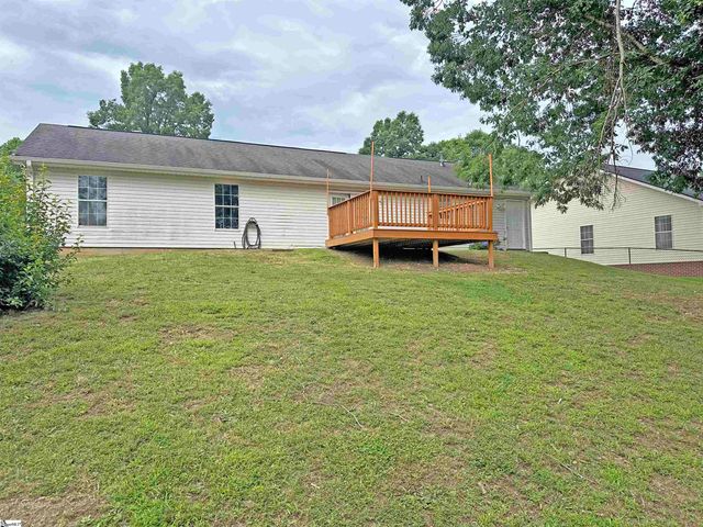 524 Country Gardens Drive, Fountain Inn, SC 29644