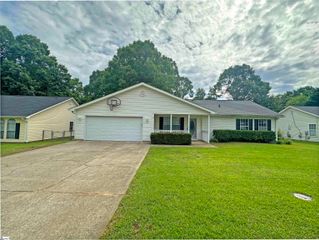 524 Country Gardens Drive, Fountain Inn, SC 29644