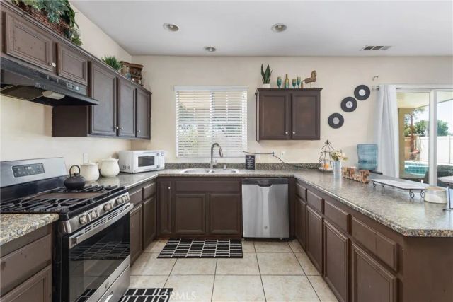 1970 Brilliance Ln, San Jacinto, CA 92583