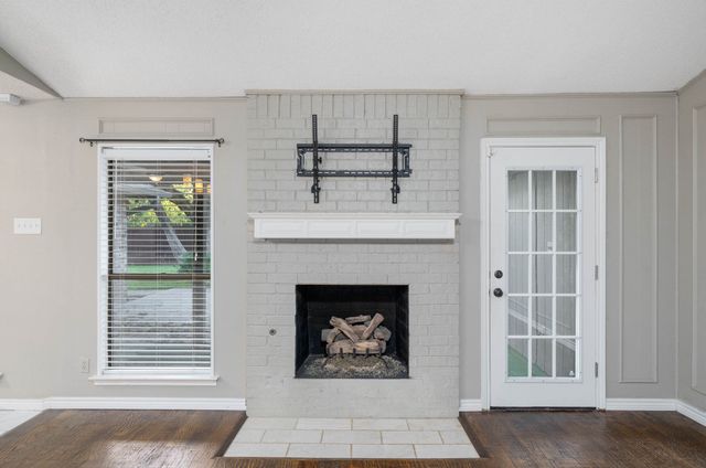 2017 Iron Horse Court, Arlington, TX 76017