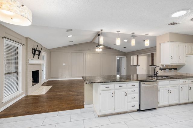 2017 Iron Horse Court, Arlington, TX 76017