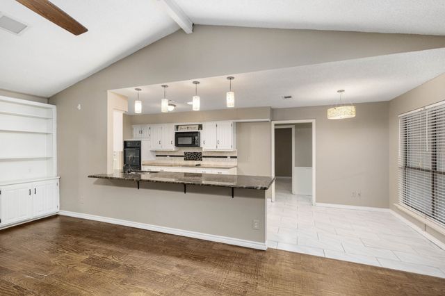 2017 Iron Horse Court, Arlington, TX 76017