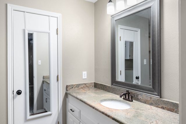 2017 Iron Horse Court, Arlington, TX 76017