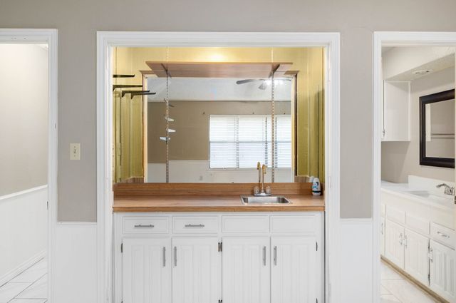 2017 Iron Horse Court, Arlington, TX 76017