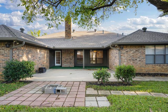 2017 Iron Horse Court, Arlington, TX 76017