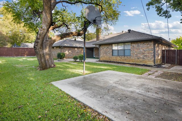 2017 Iron Horse Court, Arlington, TX 76017