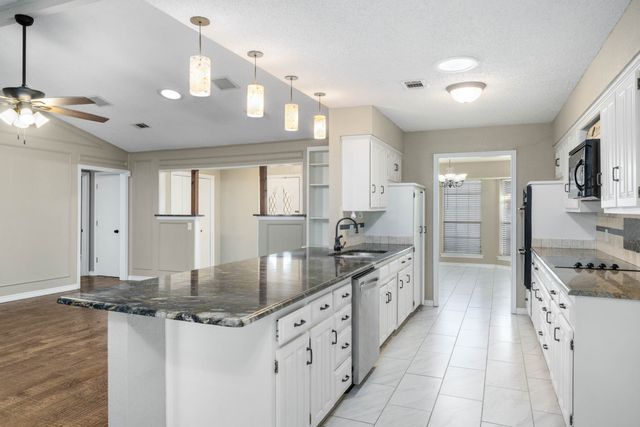 2017 Iron Horse Court, Arlington, TX 76017