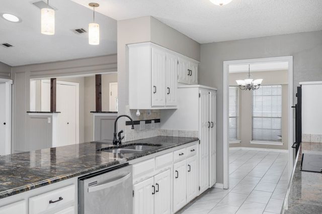 2017 Iron Horse Court, Arlington, TX 76017