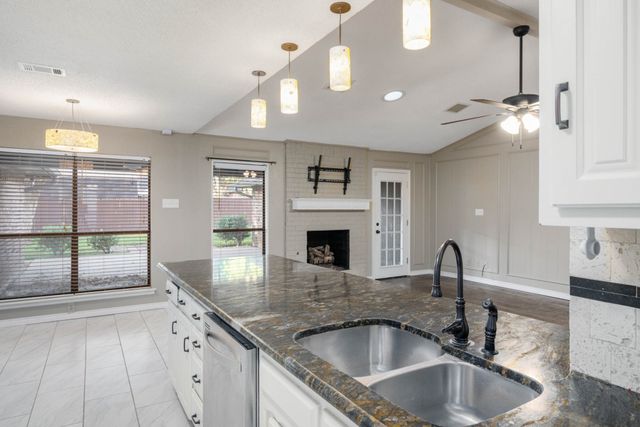 2017 Iron Horse Court, Arlington, TX 76017