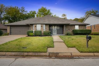 2017 Iron Horse Court, Arlington, TX 76017