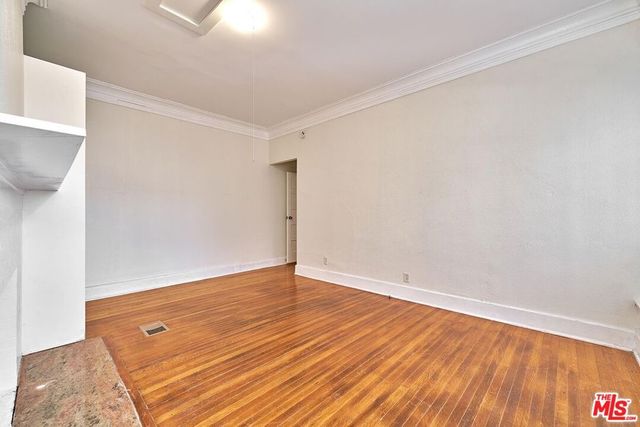 2619 Raymond Avenue, Los Angeles, CA 90007