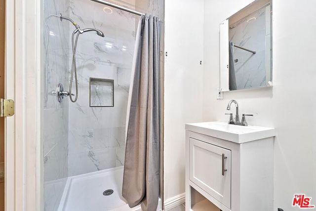 2619 Raymond Avenue, Los Angeles, CA 90007