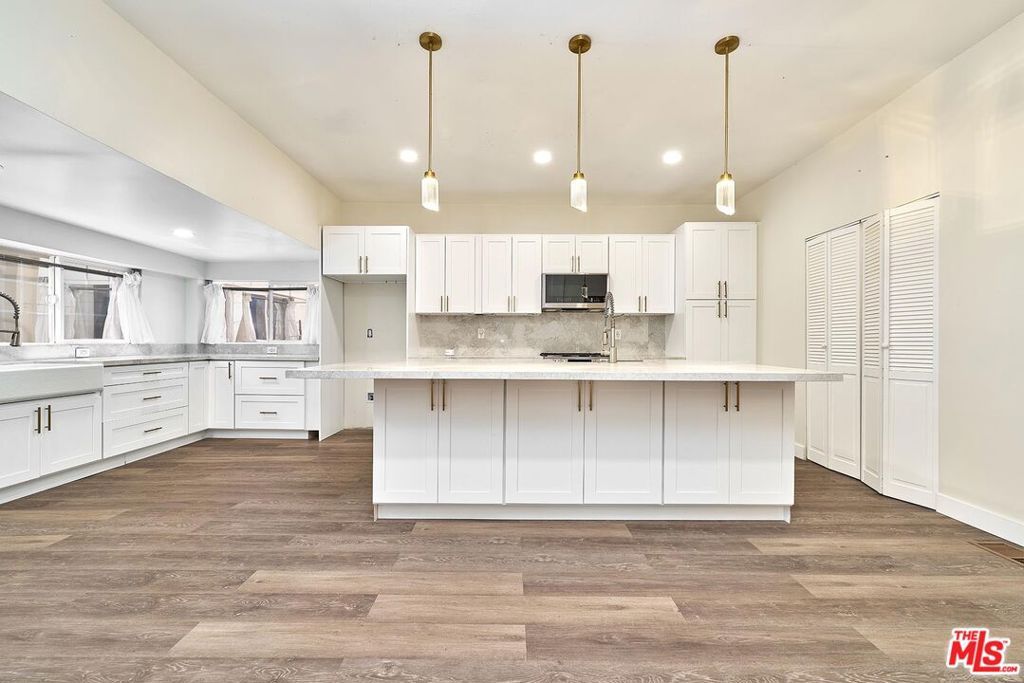 2619 Raymond Avenue, Los Angeles, CA 90007