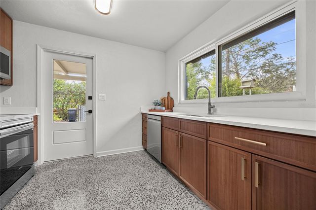 2122 NE 12TH TERRACE, Gainesville, FL 32609