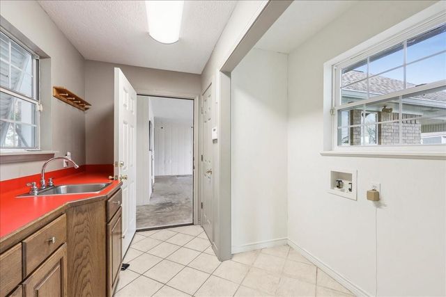 3139 Fm 1406, Winnie, TX 77665