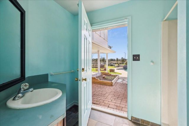 3139 Fm 1406, Winnie, TX 77665