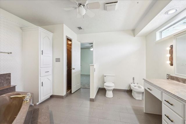 3139 Fm 1406, Winnie, TX 77665