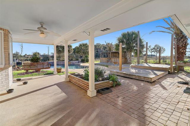 3139 Fm 1406, Winnie, TX 77665