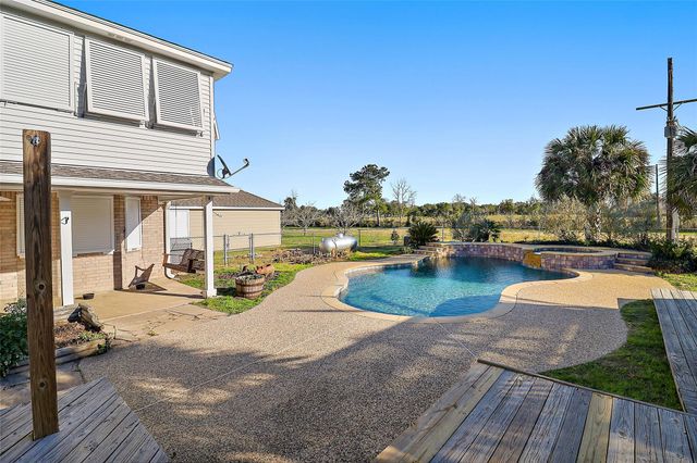 3139 Fm 1406, Winnie, TX 77665