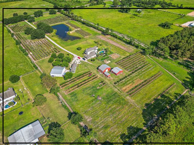 3139 Fm 1406, Winnie, TX 77665