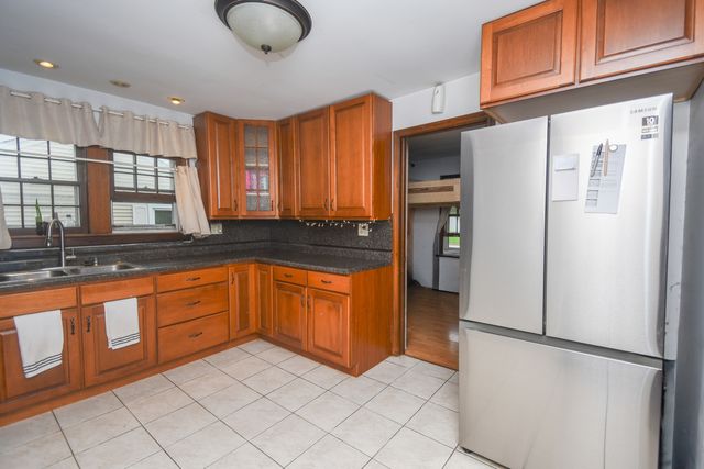 613 N Frolic Avenue, Waukegan, IL 60085