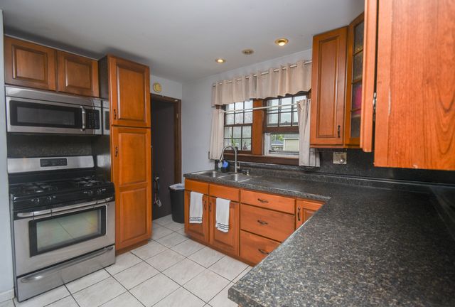 613 N Frolic Avenue, Waukegan, IL 60085