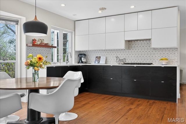 828 Carman Woods Drive, Manchester, MO 63021