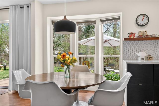 828 Carman Woods Drive, Manchester, MO 63021