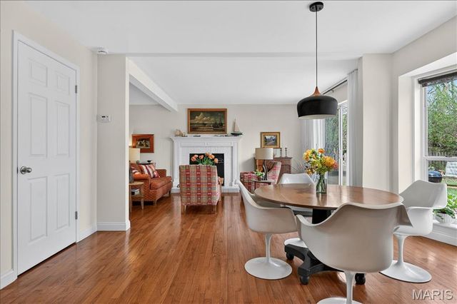 828 Carman Woods Drive, Manchester, MO 63021