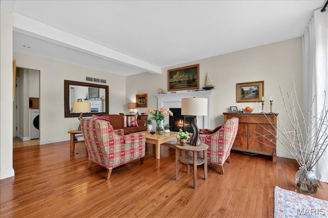 828 Carman Woods Drive, Manchester, MO 63021