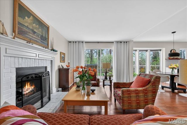 828 Carman Woods Drive, Manchester, MO 63021