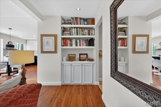 828 Carman Woods Drive, Manchester, MO 63021