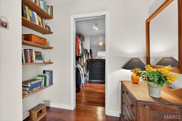 828 Carman Woods Drive, Manchester, MO 63021